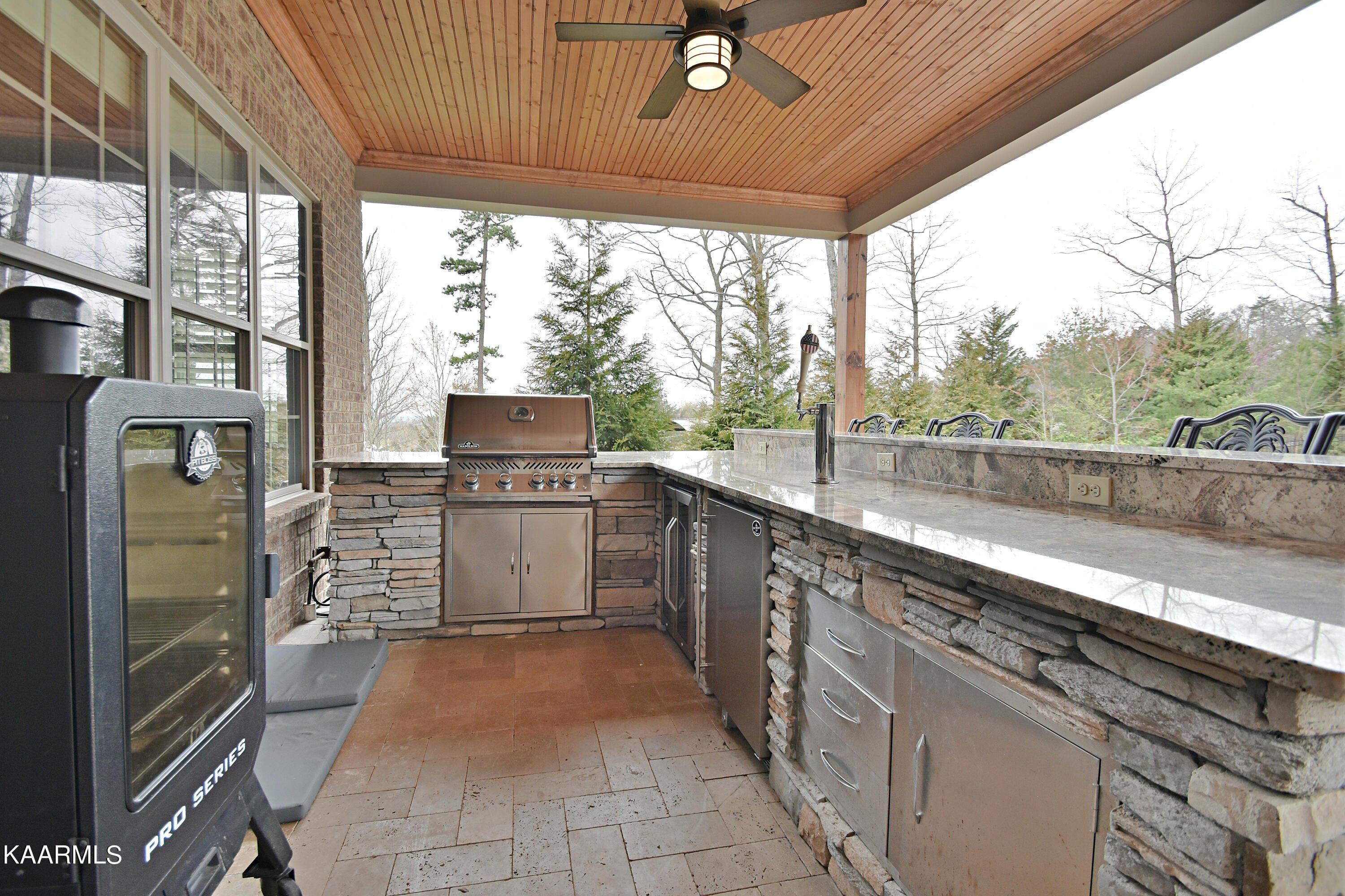 Avery Springs Ln, Knoxville, TN 37922