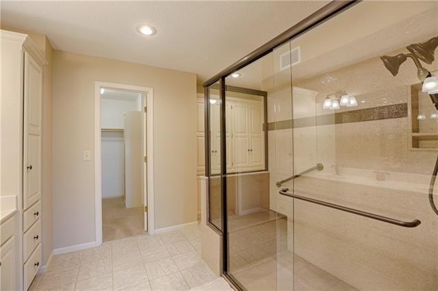 Grant Ln, Overland Park, KS 66213