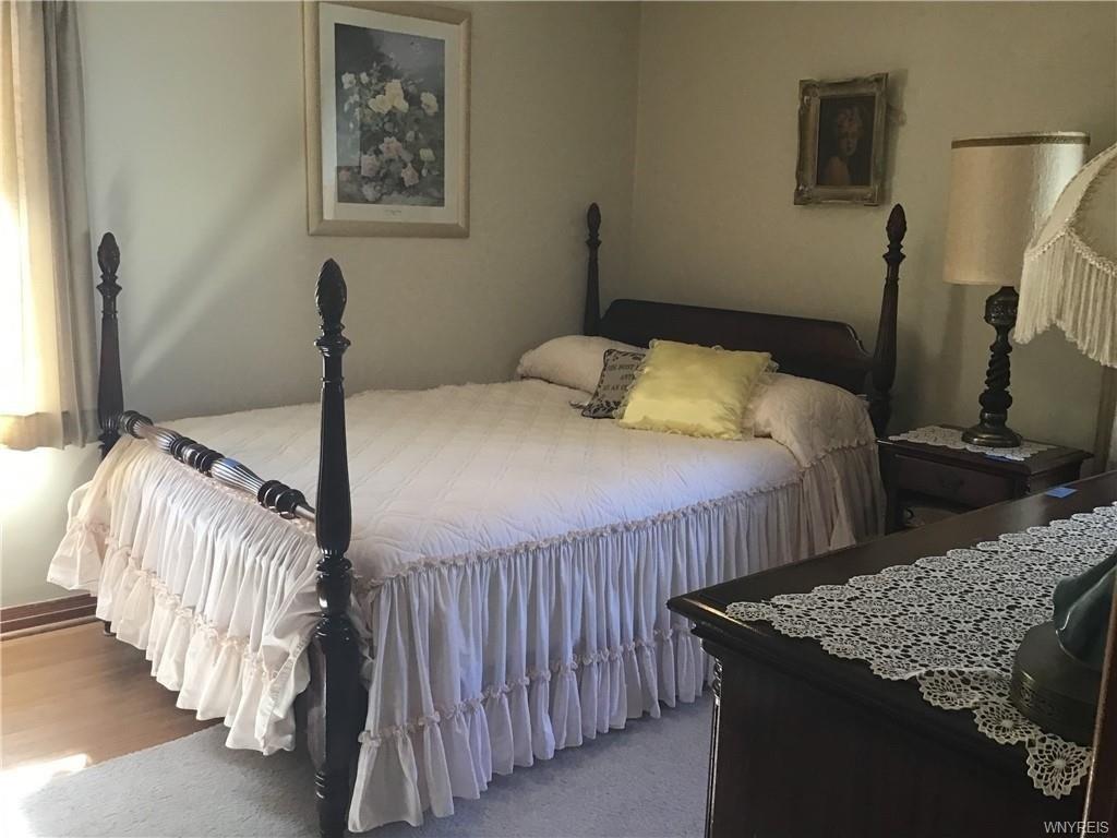 Warren Ave, West Seneca, NY 14224