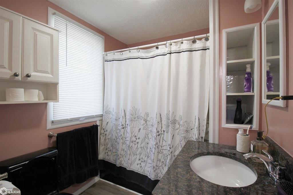 4th Ave, Council Bluffs, IA 51501
