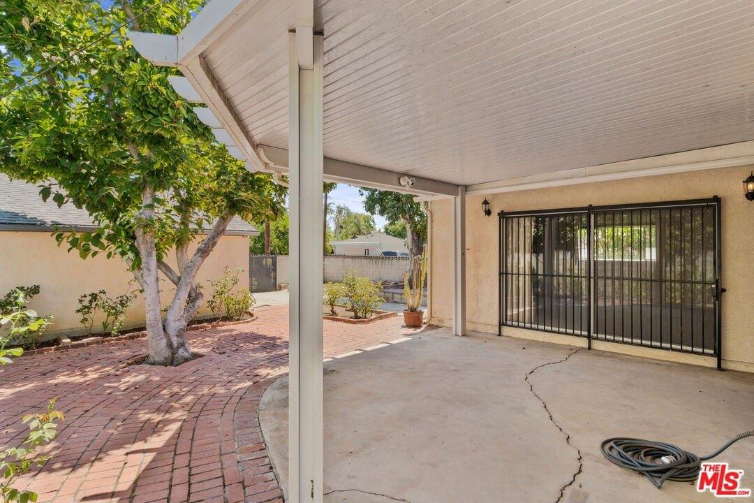 Corbin Ave, Reseda, CA 91335