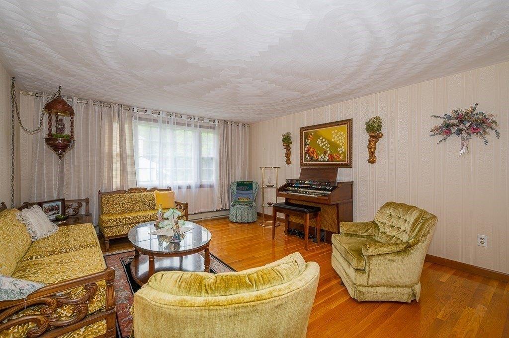 Middlesex Ave, Worcester, MA 01604