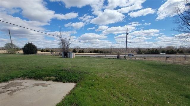 Se Turnpike Ave, Topeka, KS 66605