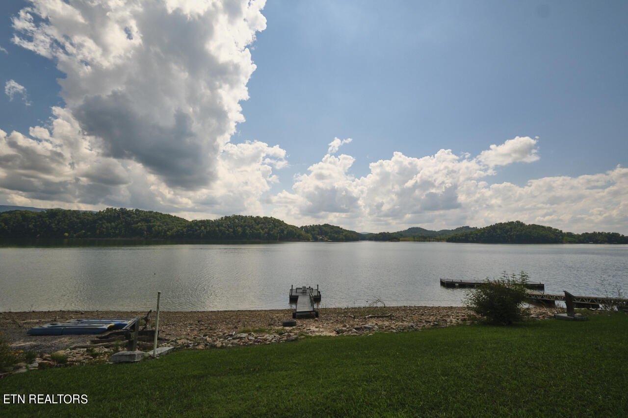 Canal Ln, Dandridge, TN 37725