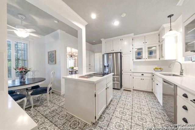 W Rosewood Ave, San Antonio, TX 78212
