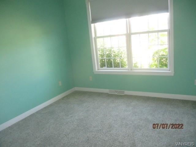 Ridgeview Dr W, North Tonawanda, NY 14120