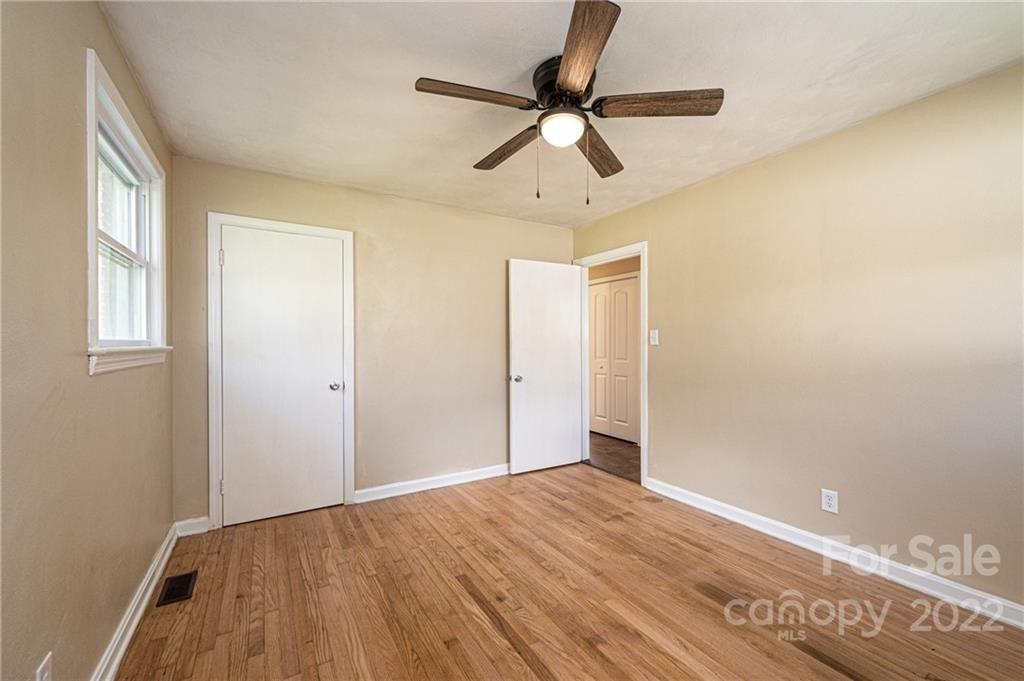 16th Ave Ne, Hickory, NC 28601