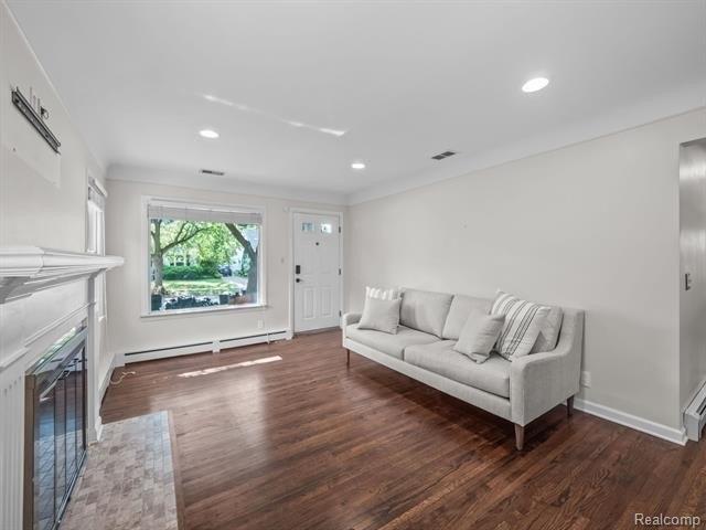 N Blair Ave, Royal Oak, MI 48067