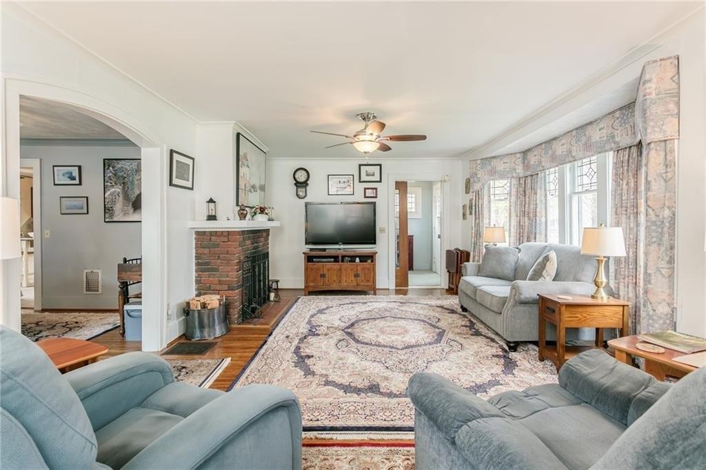 Elm Dr, Rochester, NY 14609
