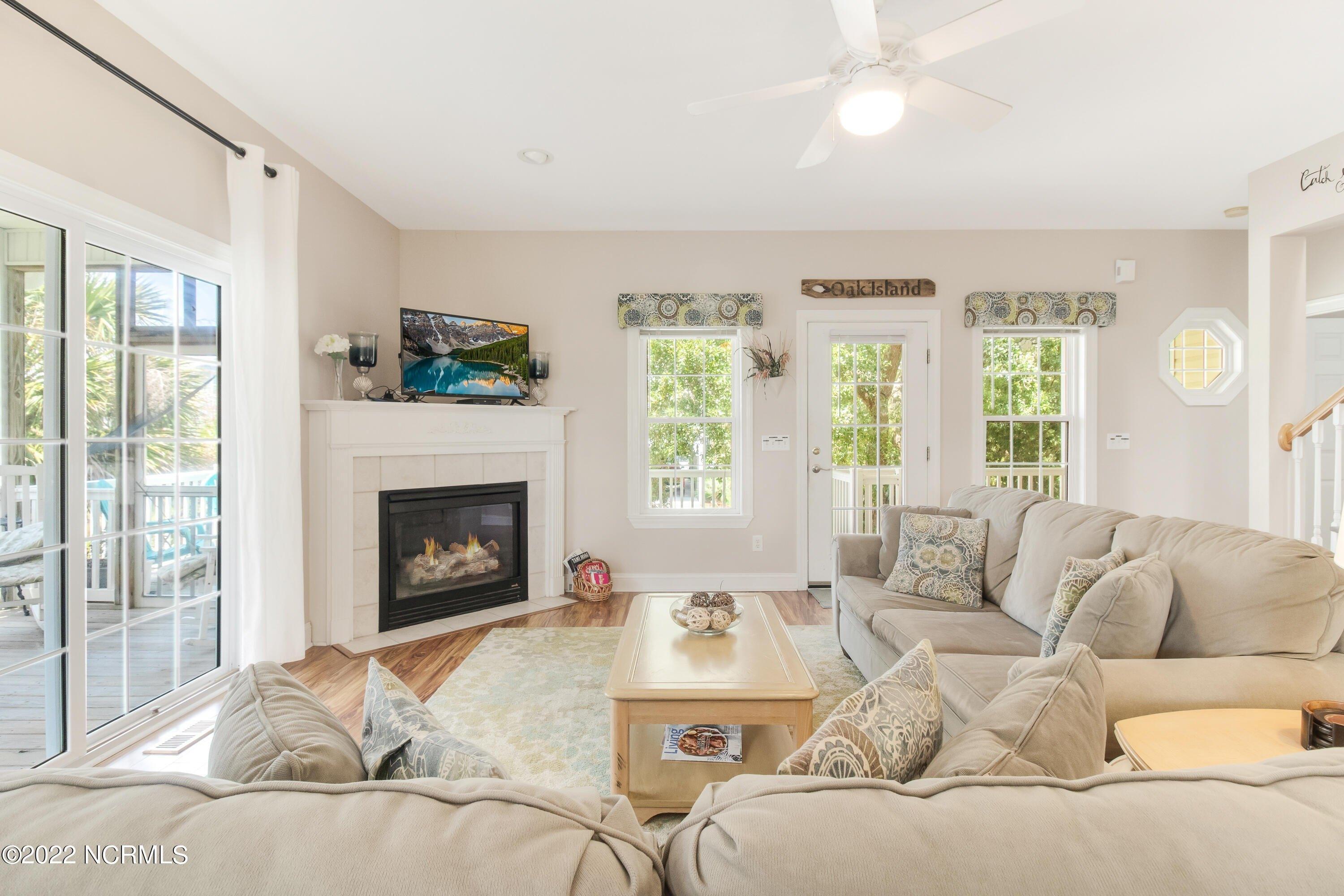 Se 44th St, Oak Island, NC 28465