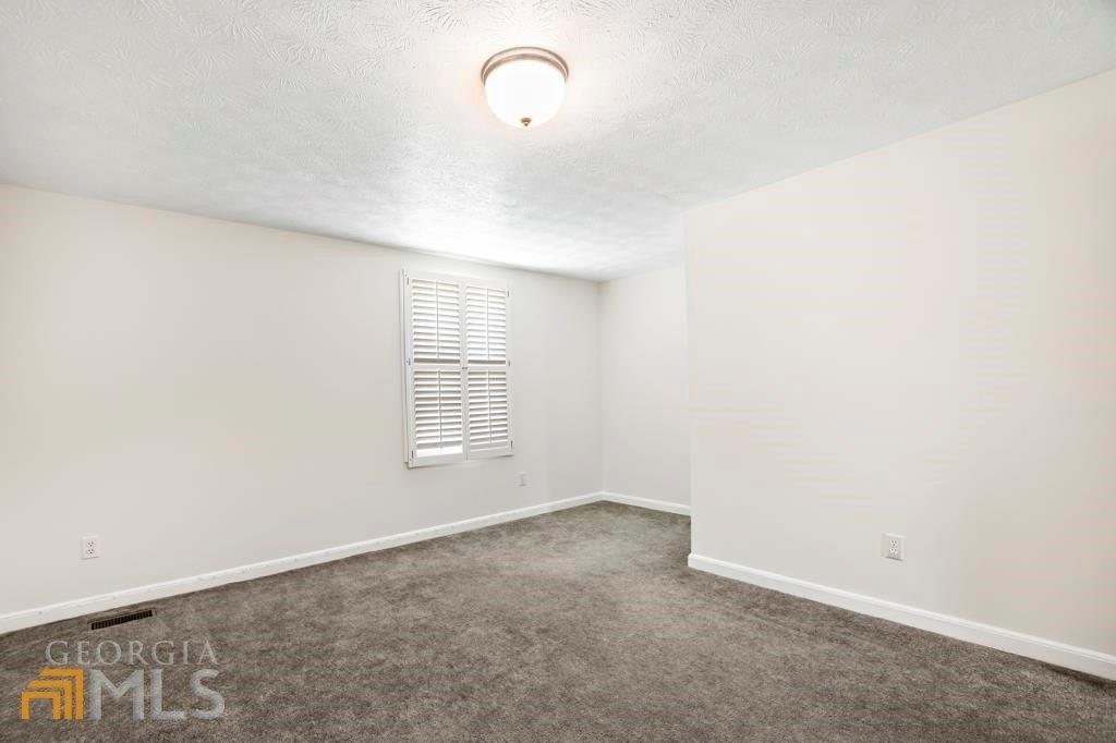 Oak Knoll Dr, Marietta, GA 30068