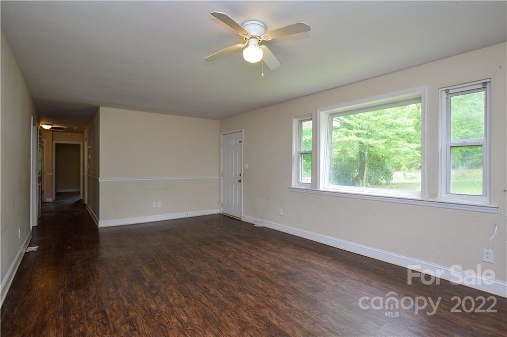 Douglas Dr, Charlotte, NC 28217