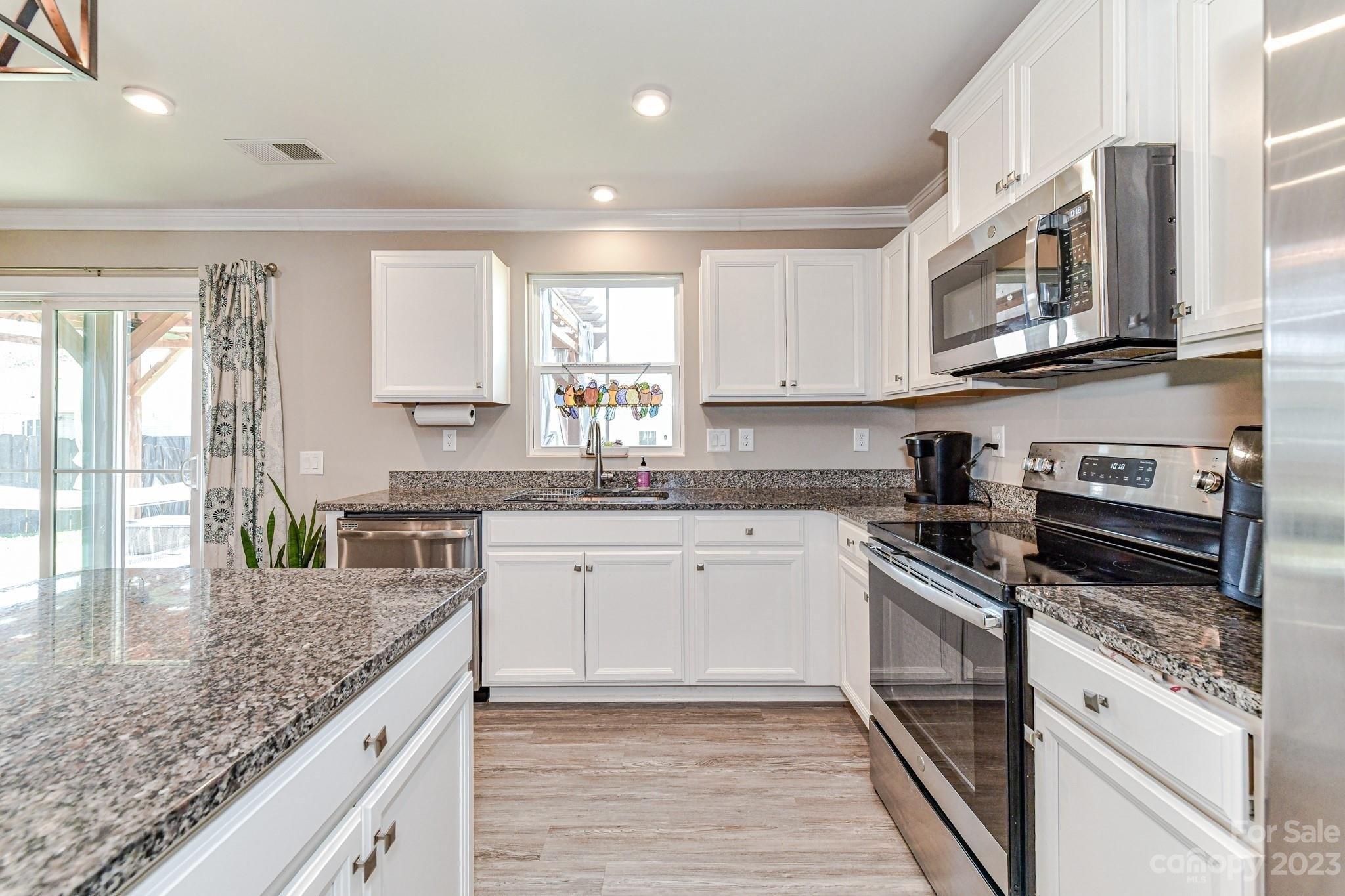 Mackinnon Dr, Charlotte, NC 28214