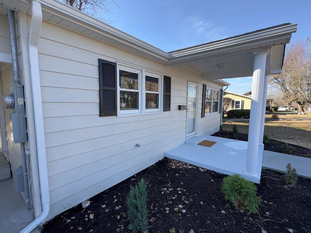 Weldon Ave, Madisonville, KY 42431