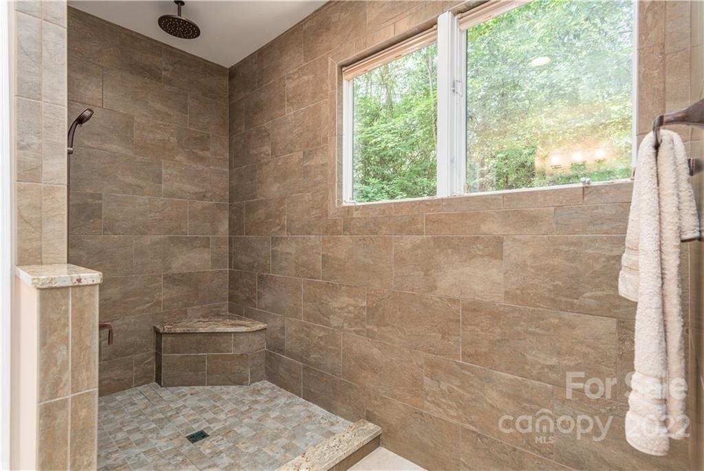 Hillcreek Dr, Asheville, NC 28804