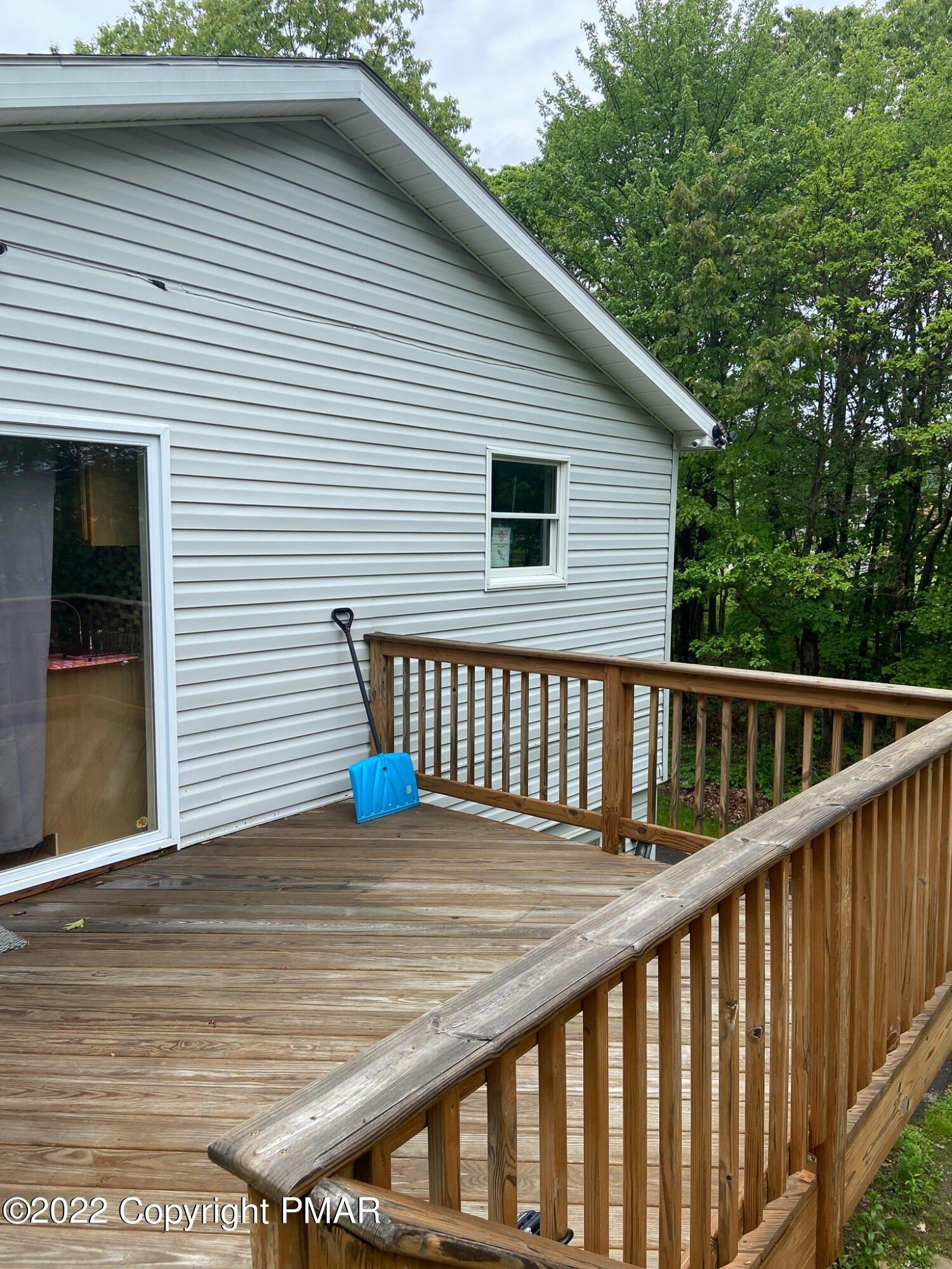 Summit Ave, Pocono Summit, PA 18346