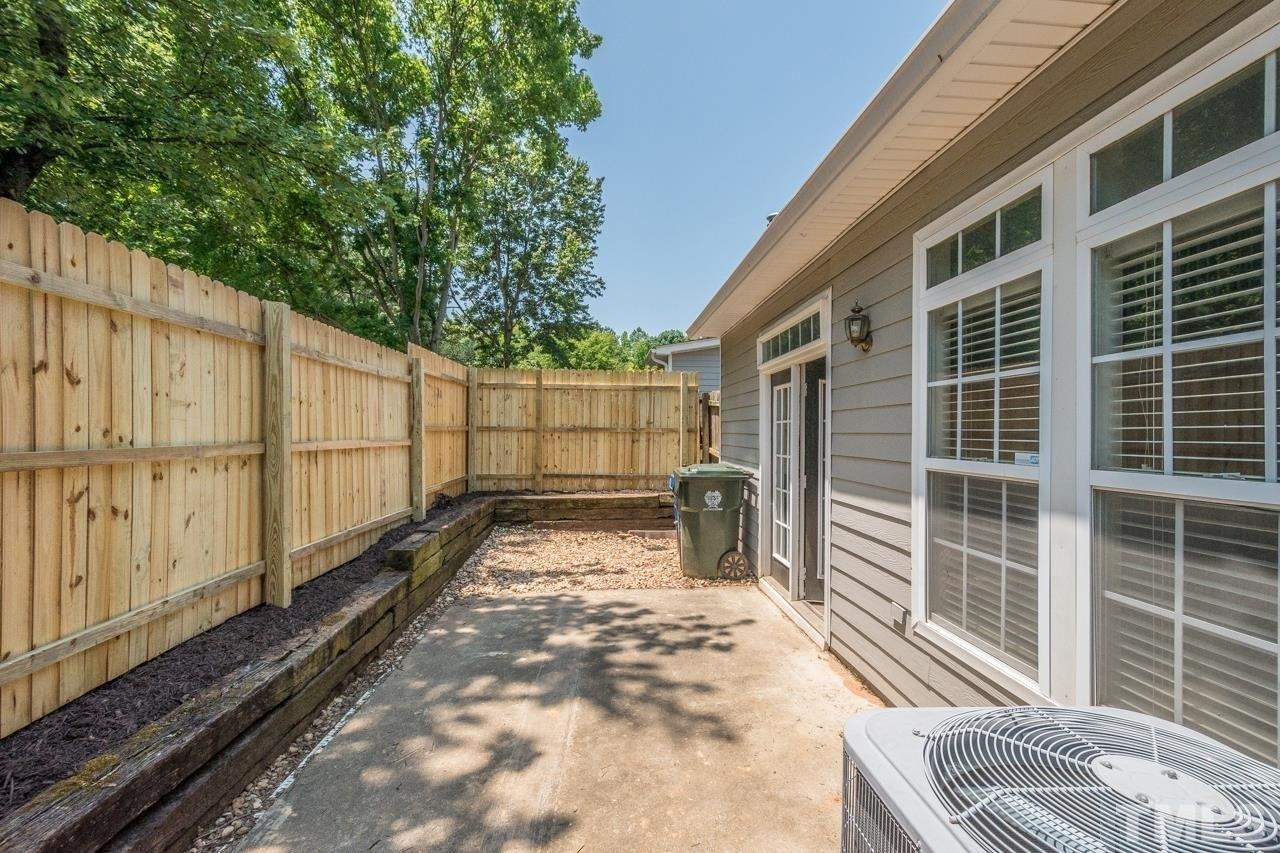 Crestscene Trl, Raleigh, NC 27603