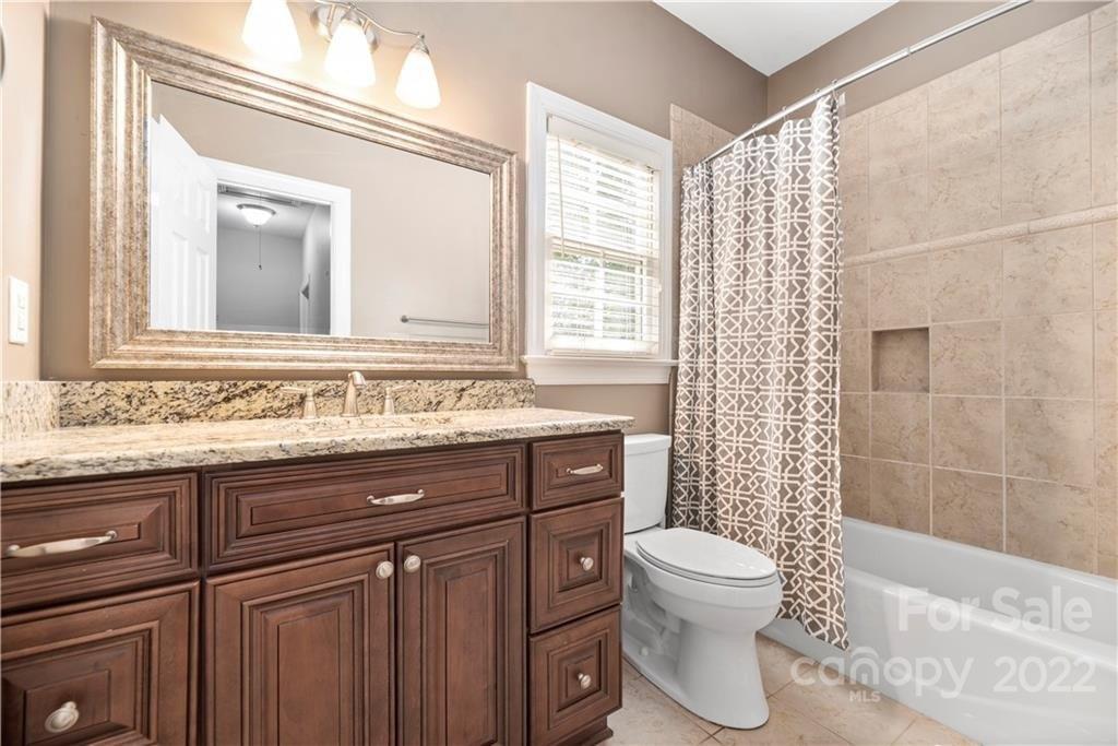 Gateshead Ln, Matthews, NC 28105