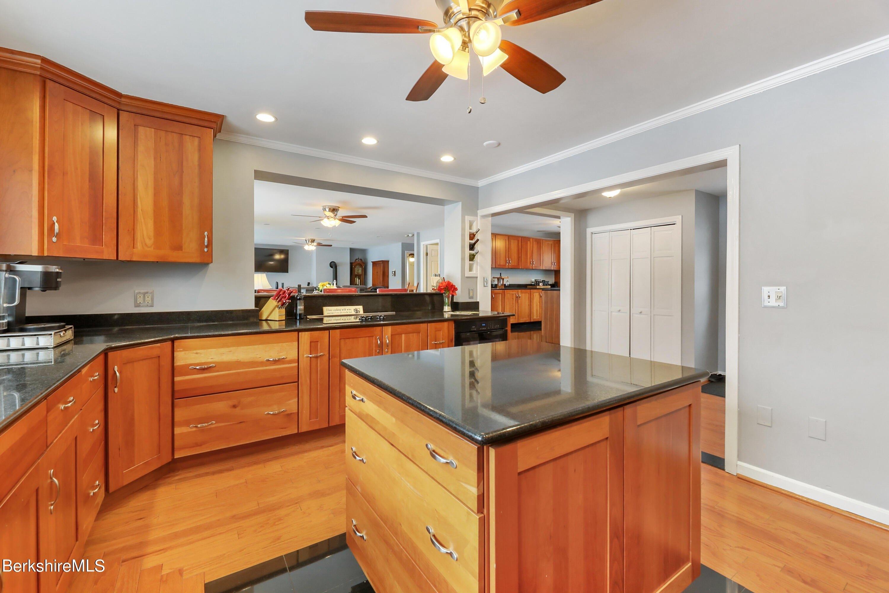 Lakeway Dr, Pittsfield, MA 01201