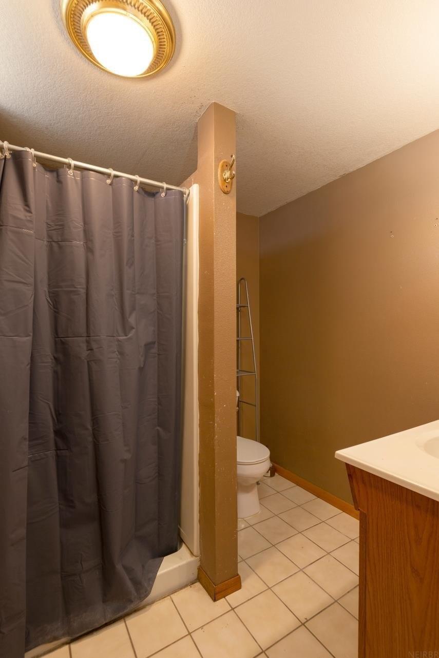 Hawthorne Ave, Waterloo, IA 50702