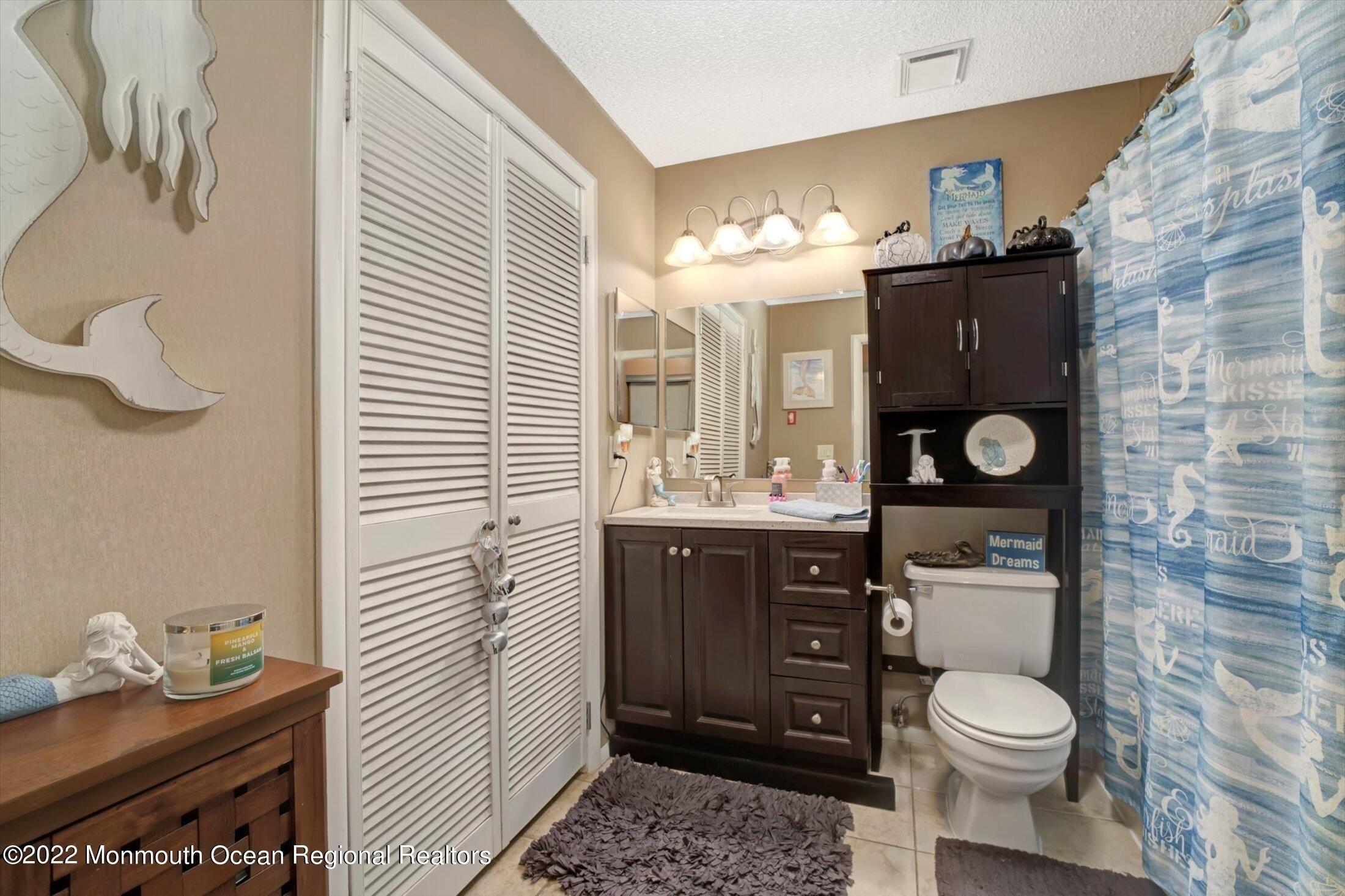 Larkspur Ln, Jackson, NJ 08527