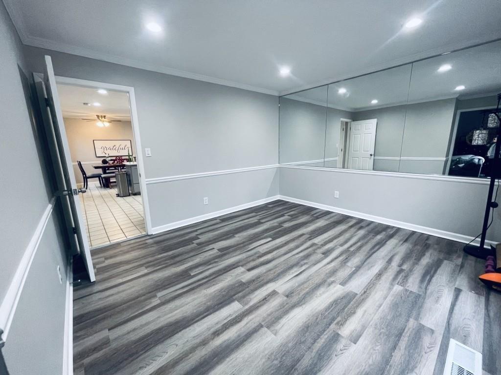Hollyberry Ct, Roswell, GA 30076