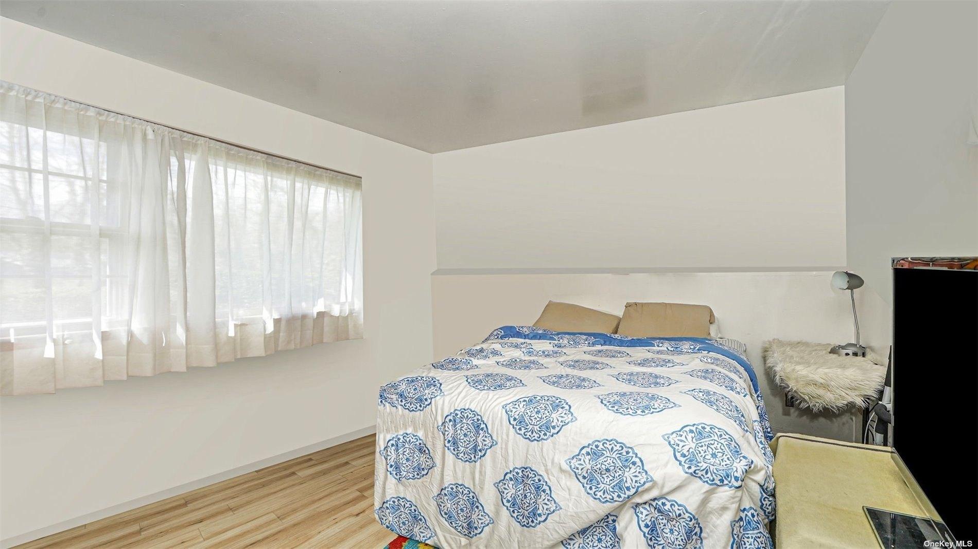 Cedar Rd, Amityville, NY 11701