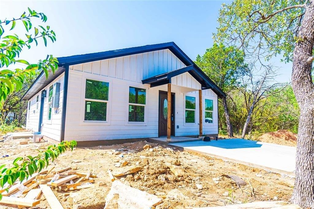 Pinoak St, Granbury, TX 76048