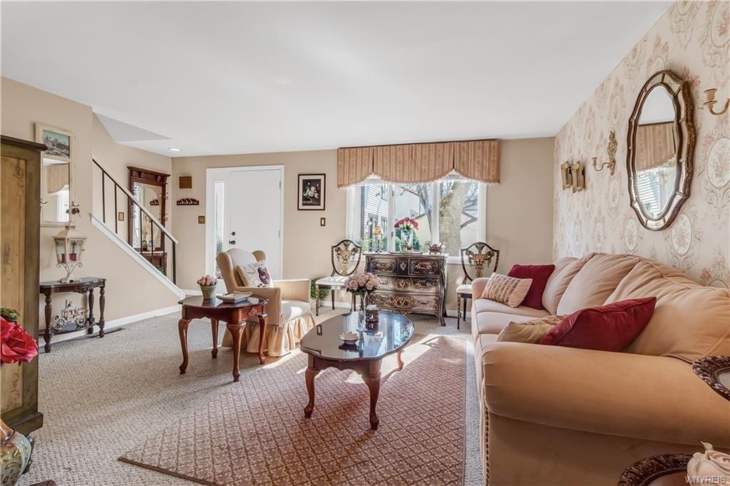 Charlesgate Cir, East Amherst, NY 14051