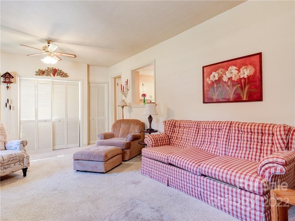 Carjen Ave, Asheville, NC 28804