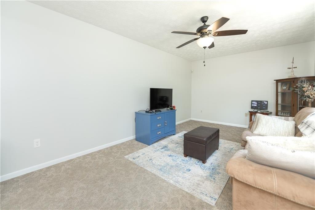 Guinevere Dr, Rochester, NY 14626