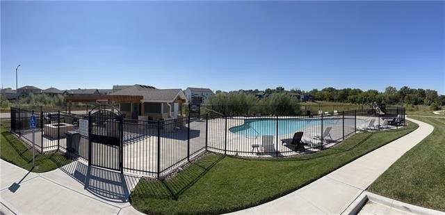 W 197th Ct, Spring Hill, KS 66083