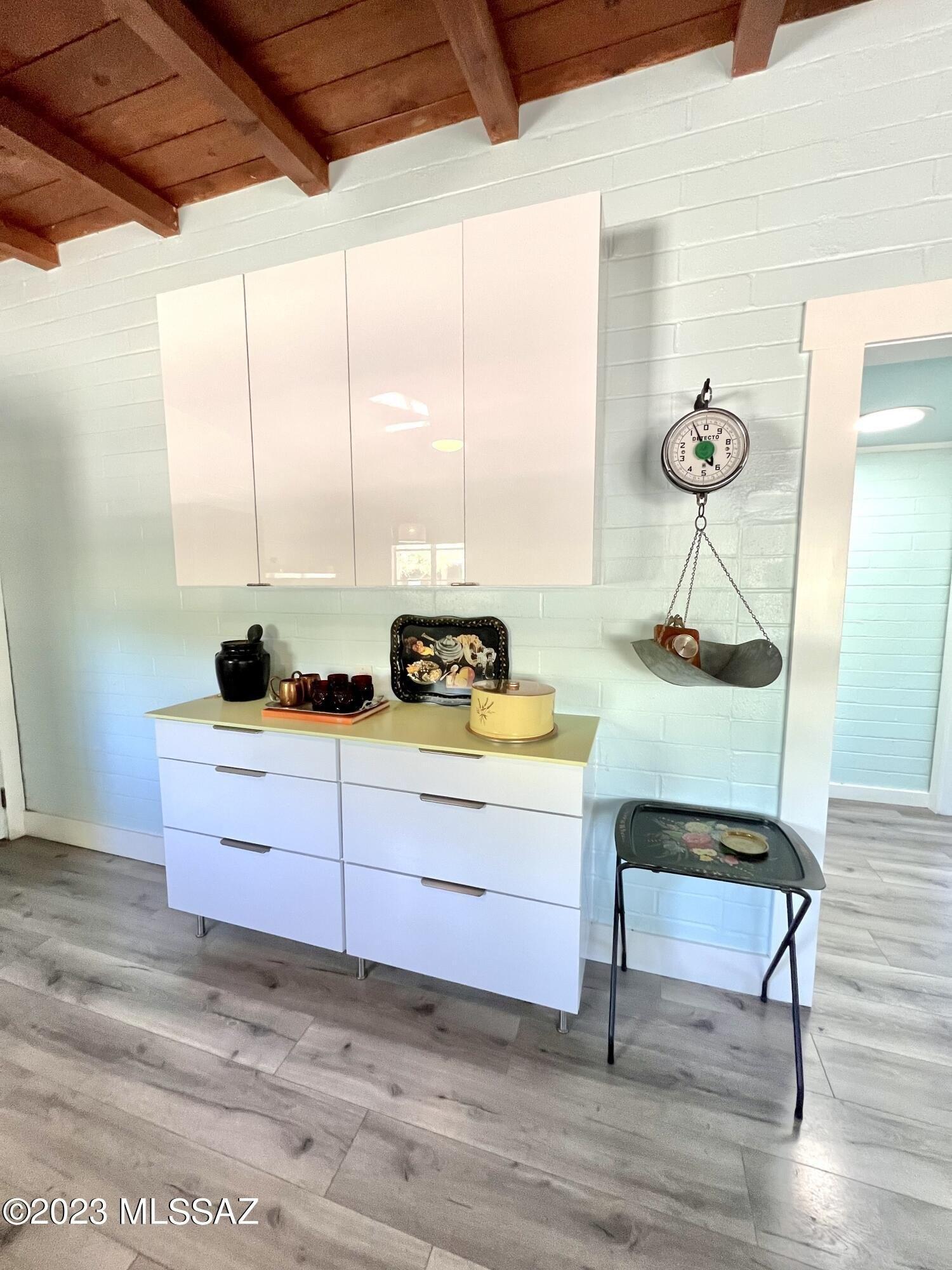 N Laurel Ave, Tucson, AZ 85712