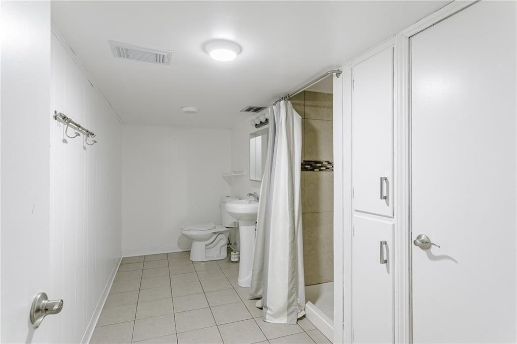 Old Farm Cir, Pittsford, NY 14534