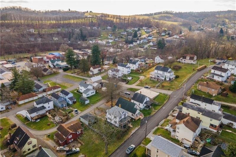 Lackawana Ave, Bentleyville, PA 15314
