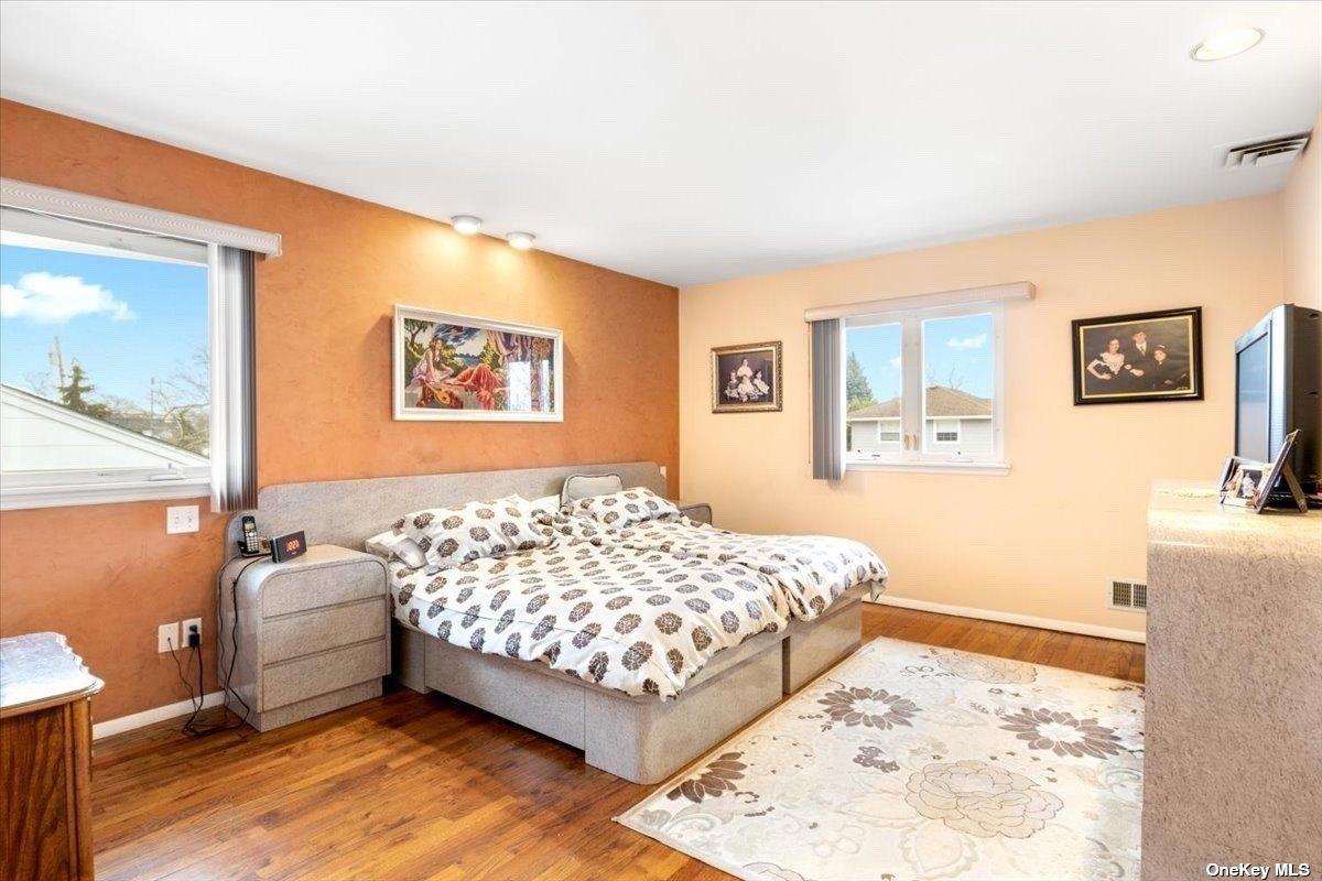 Prescott Pl, Valley Stream, NY 11581