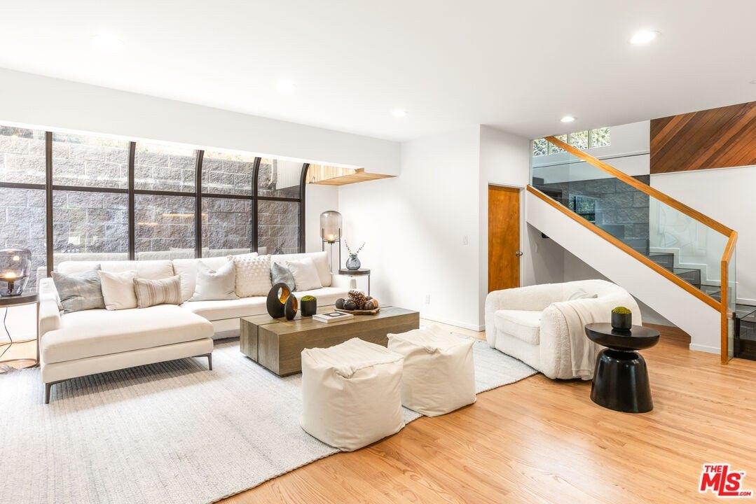 Broadlawn Dr, Los Angeles, CA 90068