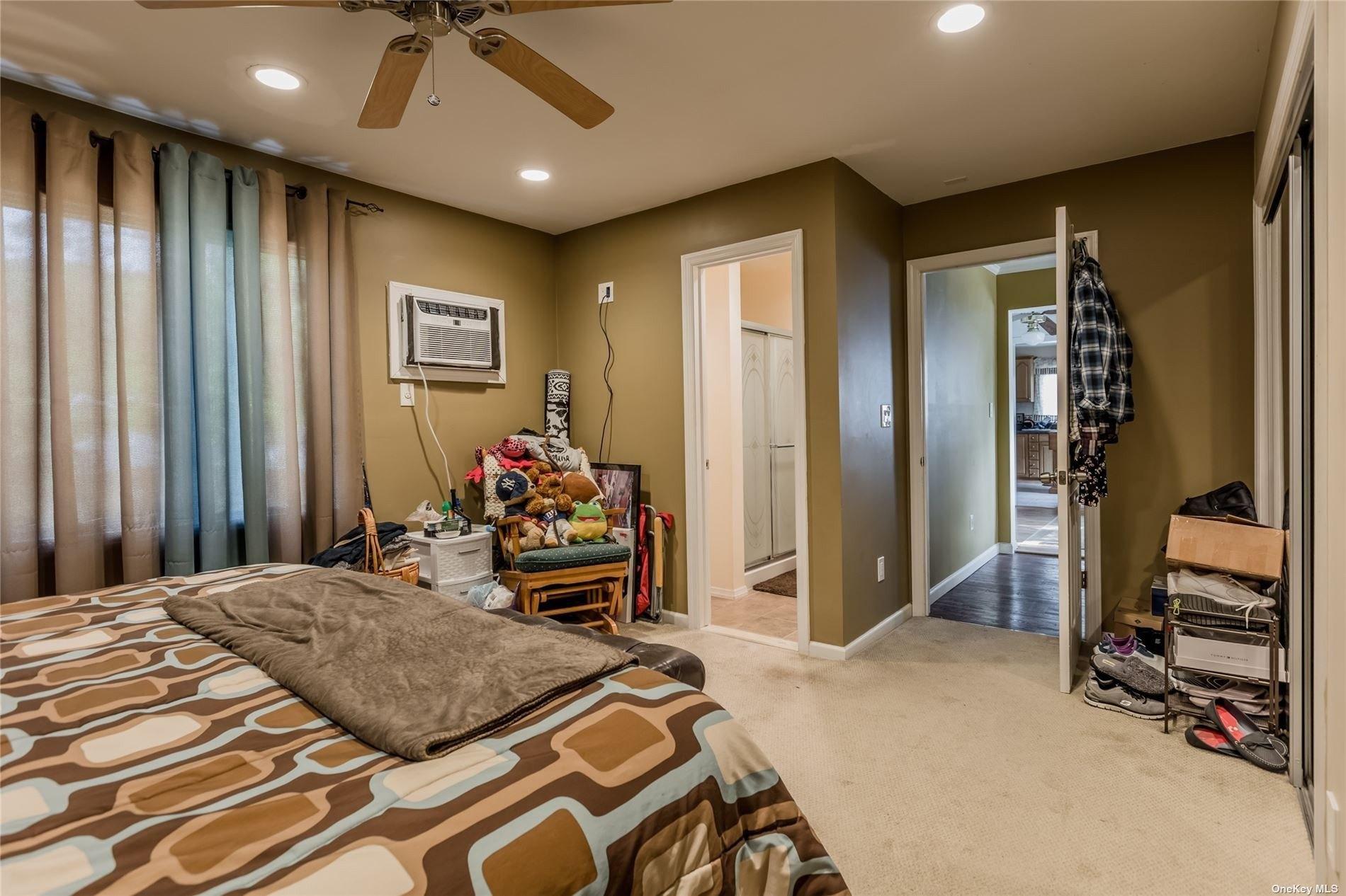 Jamaica Ave, Holtsville, NY 11742