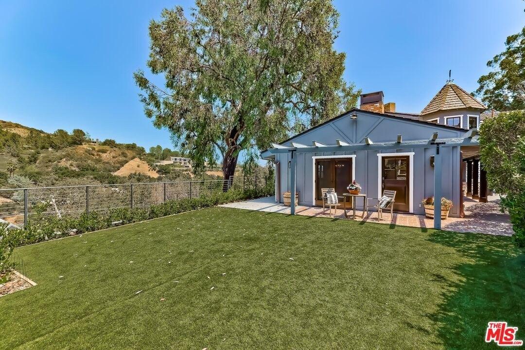 Chalon Rd, Los Angeles, CA 90049