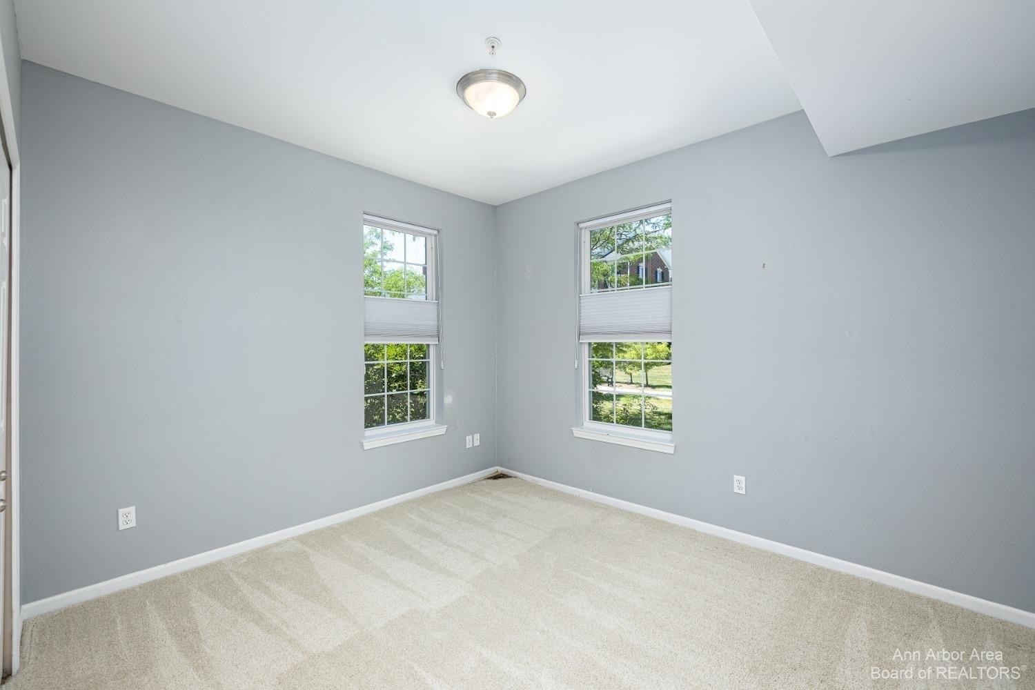 E Summerfield Glen Cir, Ann Arbor, MI 48103