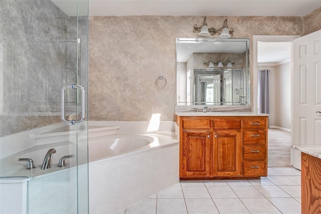 Belle Pl, Fort Worth, TX 76107