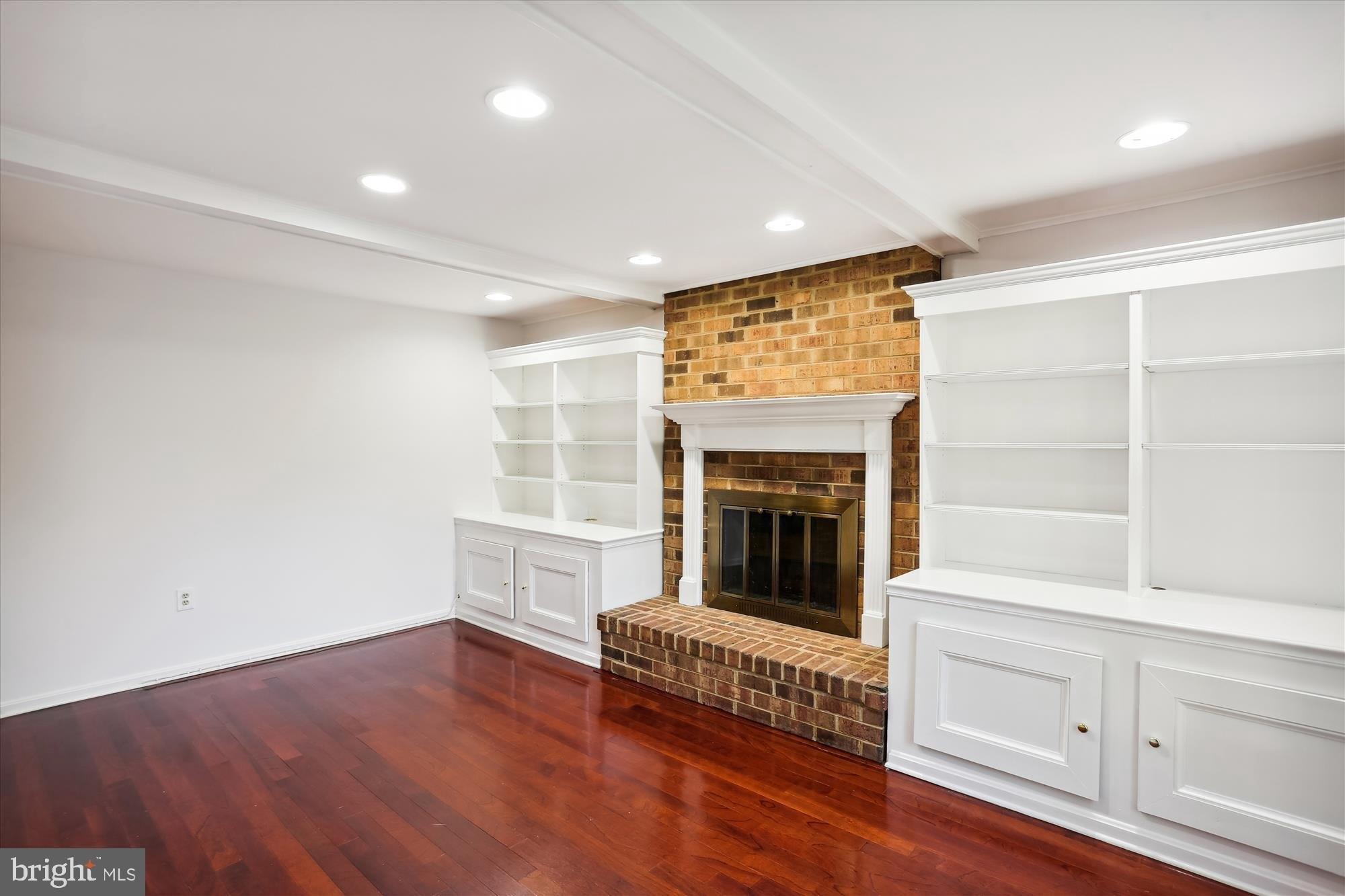 Starlight Ct, Potomac, MD 20854