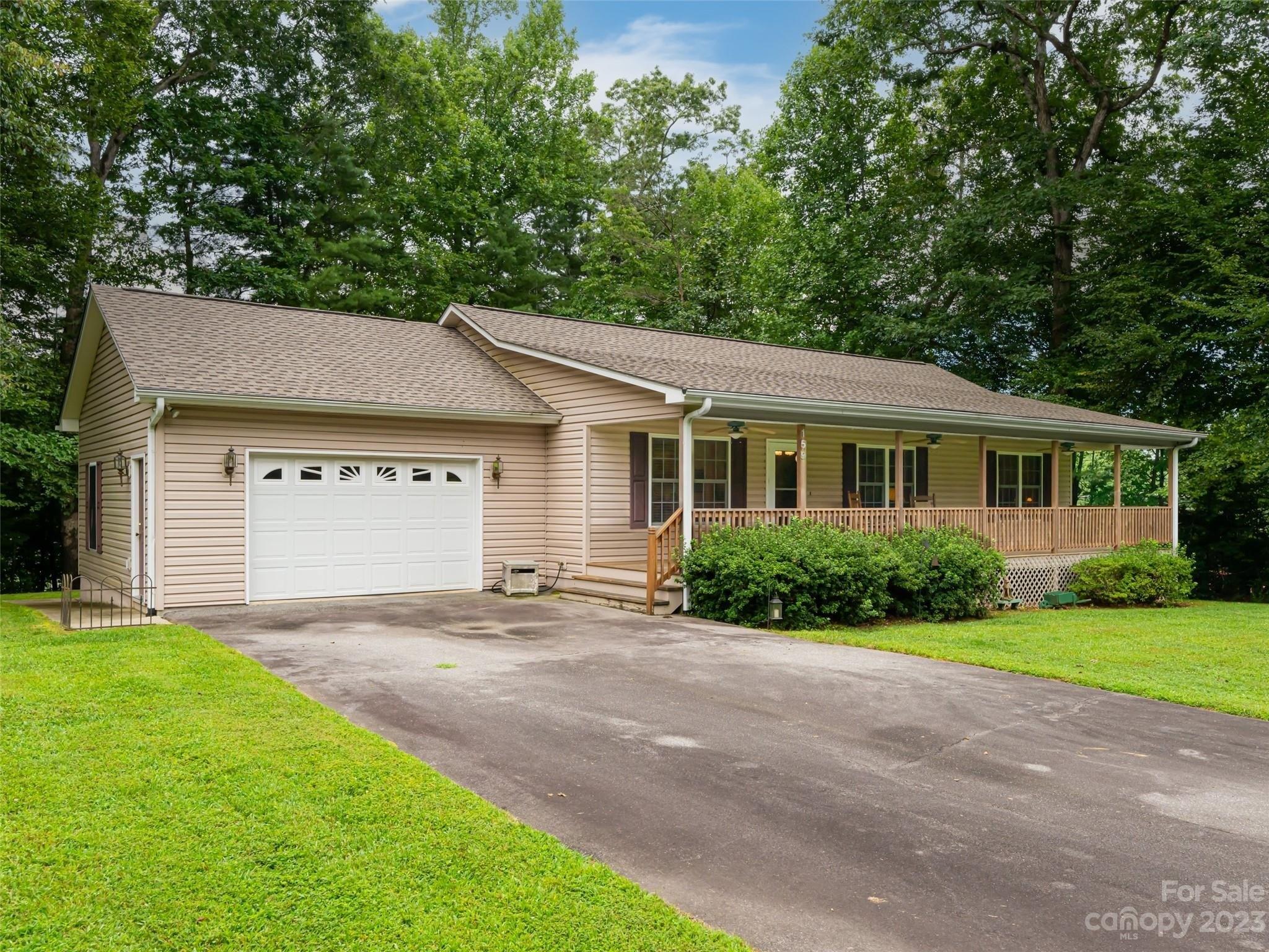 W Sweetbriar Ln, Etowah, NC 28729
