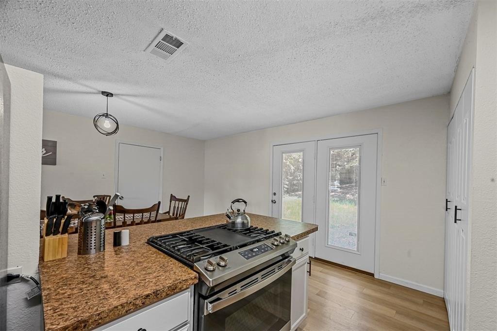 Hollandale Cir, Arlington, TX 76010