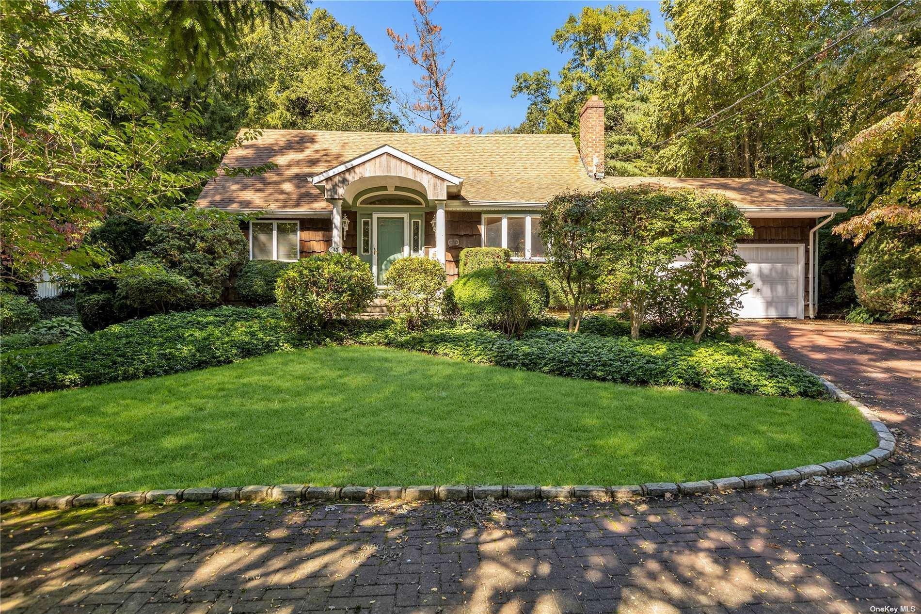 Lewis Ct, Huntington Station, NY 11746