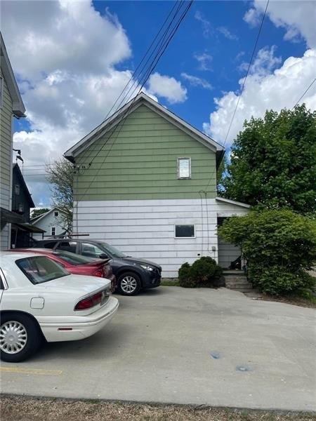 S Chestnut St, Butler, PA 16001