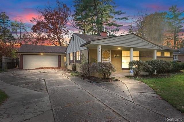 Orchard Grove St, Southfield, MI 48033