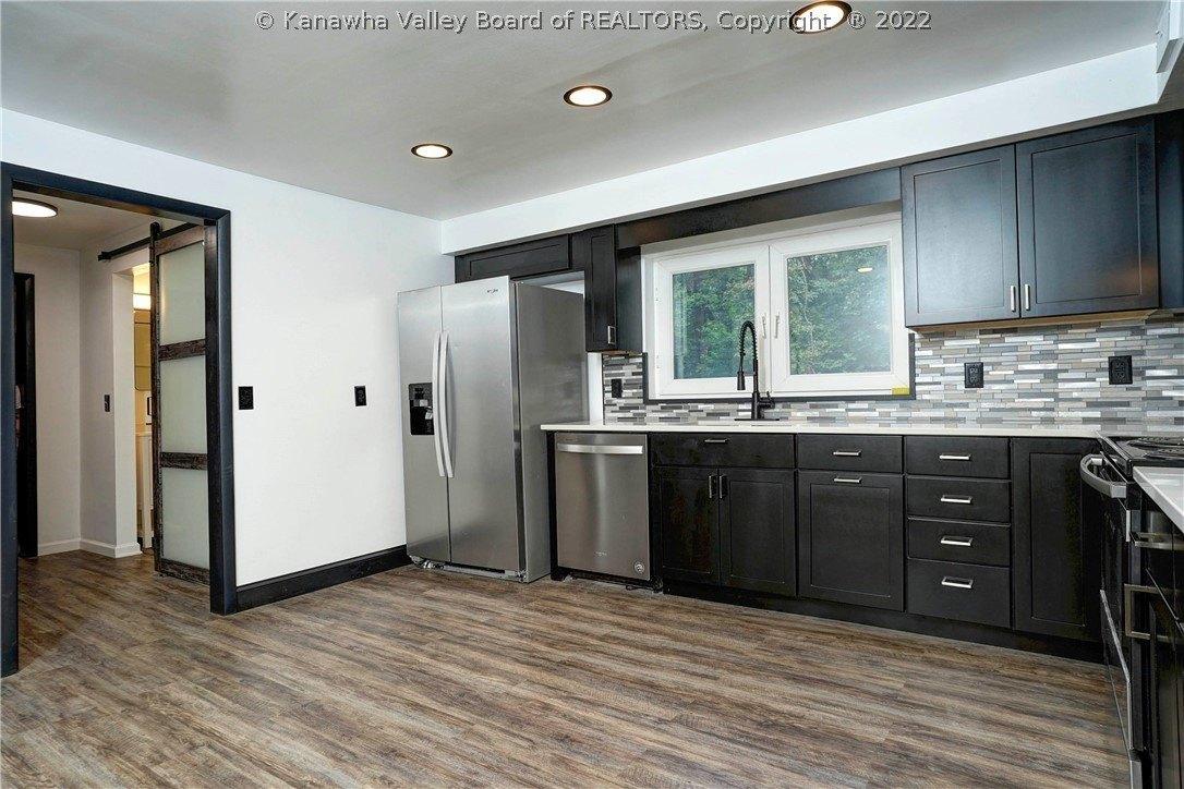 Dorsey Rd, Charleston, WV 25314