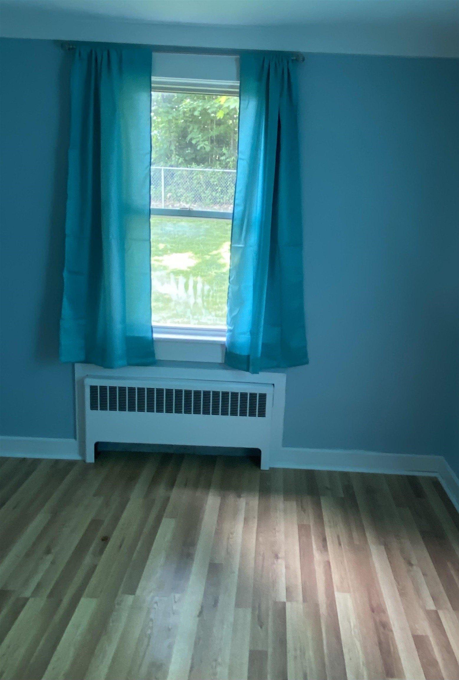 Crescent St, Laconia, NH 03246