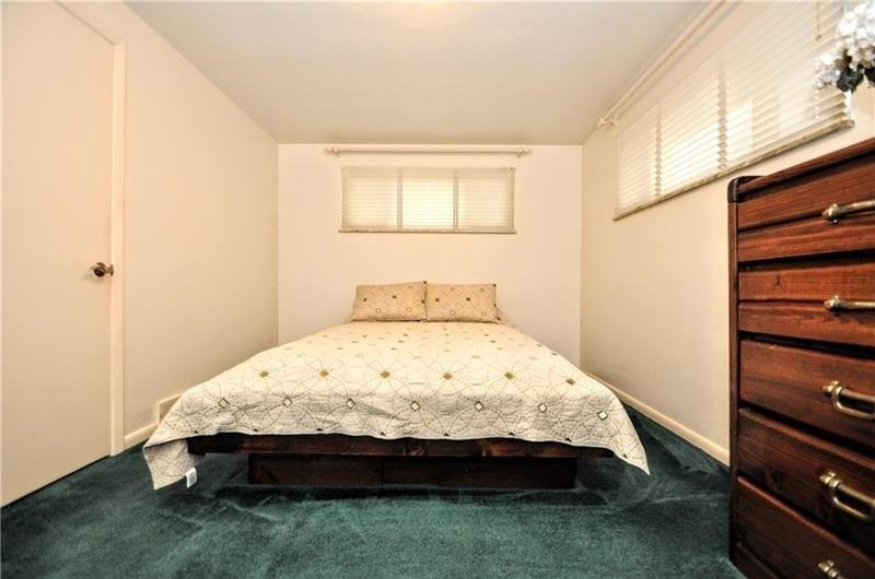 Howell St, Elizabeth, PA 15037